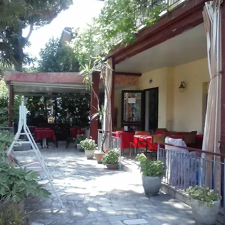 Berlati Hotel *
