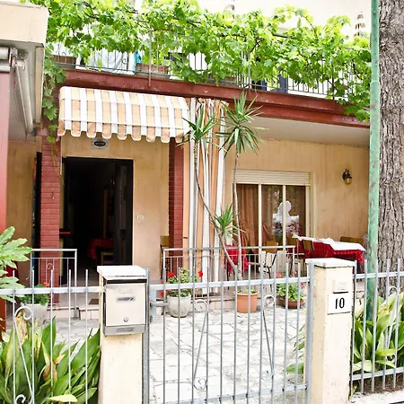 Berlati Hotel *